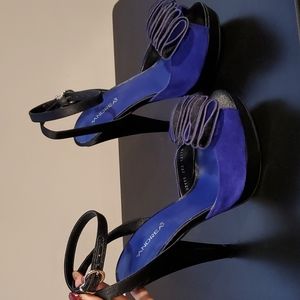 Elegant navy/black heels